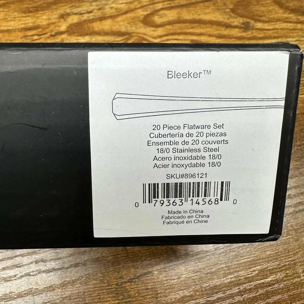NEW Oneida Bleeker 20 Piece Flatware Set 18/0 Stainless Steel Service 4 896121